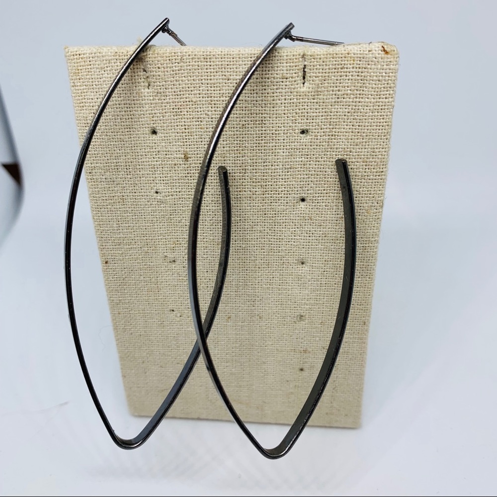 Geometric hoop earrings